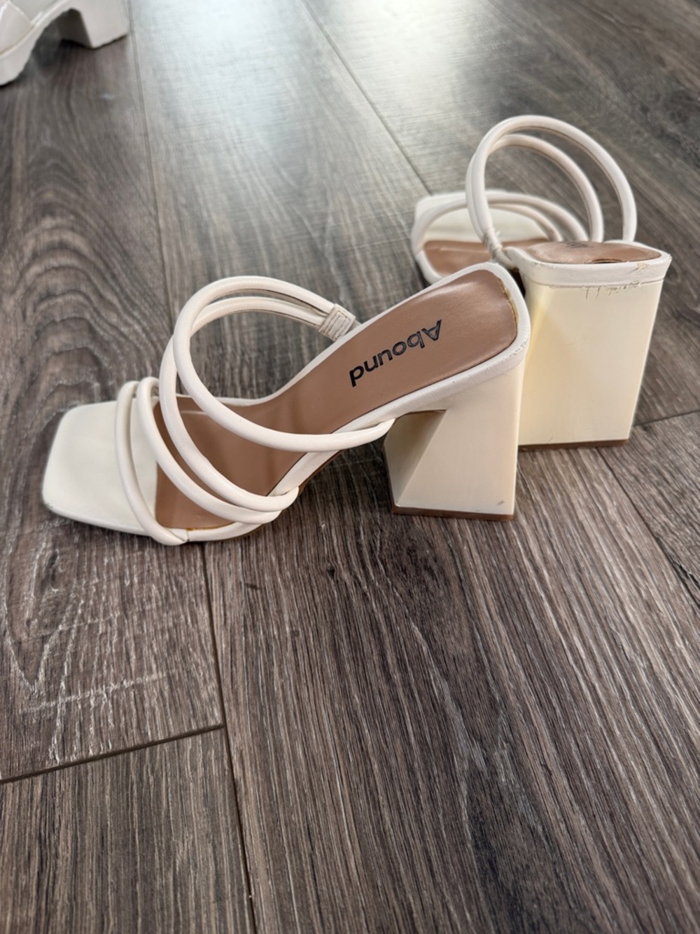 Abound White Strappy Block Heel Mules - Picture 2 of 2